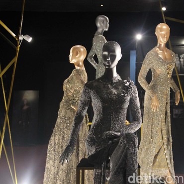 Tebak Selebriti dengan Gaya Paling Nyentrik & Raup Hadiah Uang Tunai