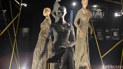 Tebak Selebriti dengan Gaya Paling Nyentrik & Raup Hadiah Uang Tunai