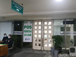 WNA dan WNI Ramai Datangi Pos Pemantauan RSPI Sulianti Saroso
