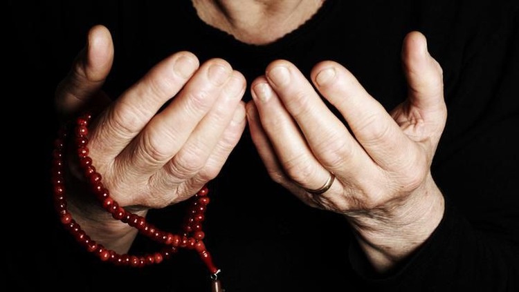 Salat tahajud merupakan salat sunnah yang utama. Terdapat keutamaan-keutamaan dalam pelaksanaannya. Simak juga bacaan doa salat tahajud di sini, Bunda.