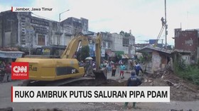 VIDEO: Ruko Ambruk di Jember Putus Saluran Pipa PDAM