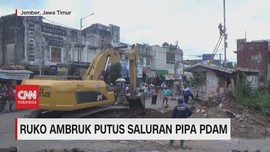 VIDEO: Ruko Ambruk di Jember Putus Saluran Pipa PDAM