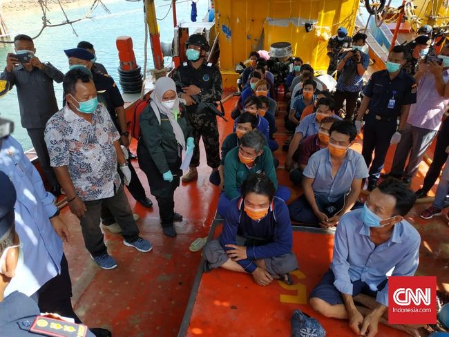 Kegiatan nelayan dari negara lain mencuri ikan di perairan indonesia disebut