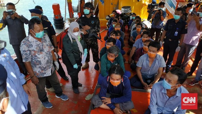 Dari penangkapan lima kapal asing pelaku pencurian ikan di laut Natuna Utara, ada 68 ABK yang berkewarganegaraan Vietnam turut diamankan petugas.