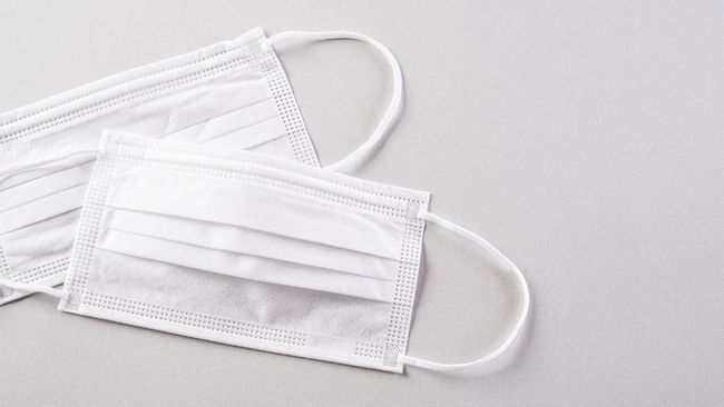 Sejumlah studi menyebut bahwa virus corona dapat bertahan hidup beberapa lama di atas permukaan. Berapa lama virus corona bertahan di masker?