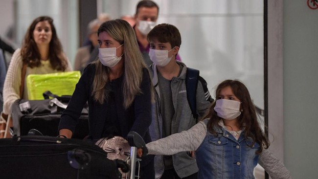 Perdana Menteri Spanyol, Pedro Sanchez meminta bantuan Presiden China, Xi Jinping untuk mengirimkan masker dan peralatan medis menangani corona.