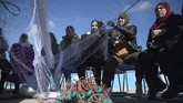 FOTO: Kala Perempuan Maroko Beramai-ramai Jadi Nelayan Di Maroko, nelayan tak hanya jadi pekerjaan bagi kaum laki-laki, tapi juga perempuan.