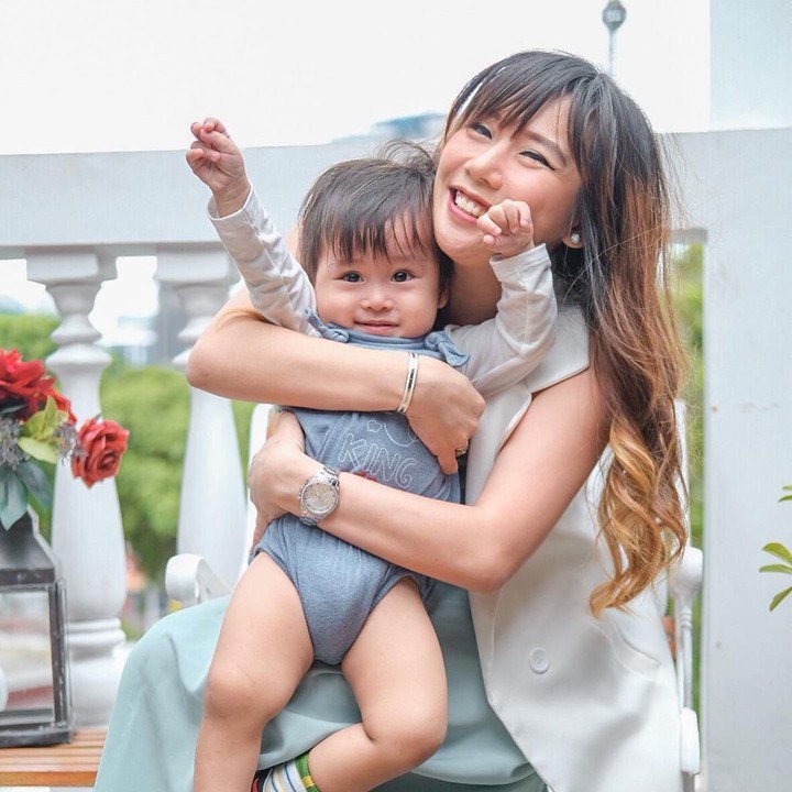 <p><strong>Cherly Juno</strong>  </p><p>Cherly Juno menikah dengan Arthur Panjaitan pada November 2017 lalu. Saat ini, Cherly memiliki satu anak laki-laki yang baru berusia satu tahun lebih bernama Ryu Alexander Panjaitan. (Foto: Instagram @cherlyjuni</p>