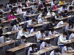 Kembali Sekolah, Siswa di China Pakai Gelang Deteksi Demam