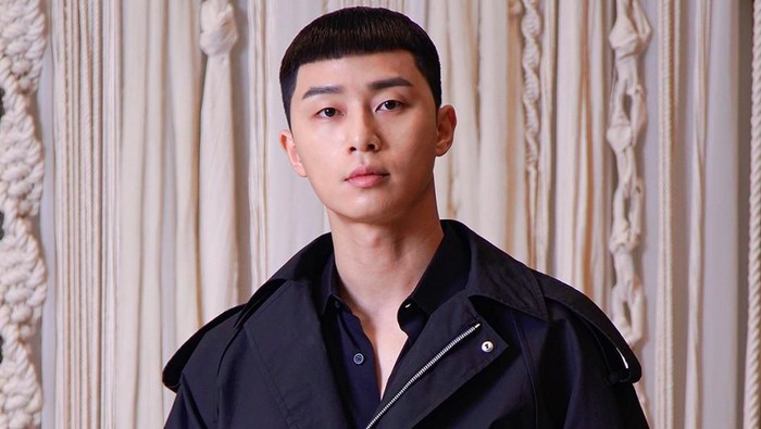 Park Seo Joon sebagai Park Saeroyi di 'Itaewon Class'
