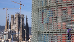 FOTO: Cegah Corona, 'Spiderman' Prancis Kembali Panjat Gedung
