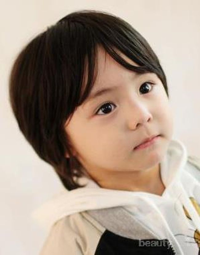 7 Artis Pria Jepang Berwajah Paling Imut!