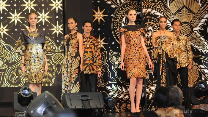 8 Desainer Batik Indonesia Yang Mendunia 