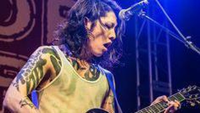 Pose Terbaik Miyavi dengan Gitarnya yang Bikin Wanita Meleleh (Versi Matome)