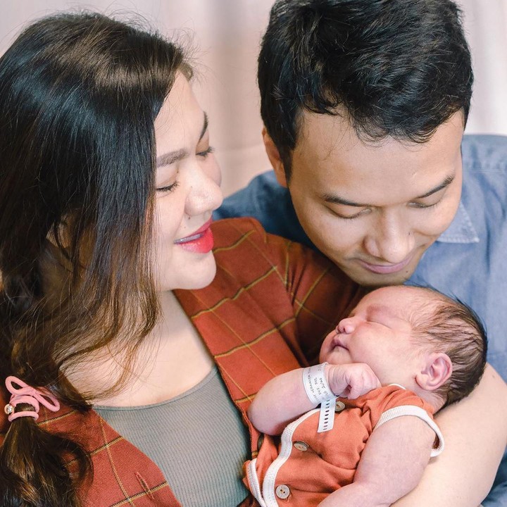 <p>Guinandra lahir dengan berat 3,94 kg dan panjang 50 cm. Vicky melahirkan pada minggu ke 40 kehamilan. (Foto: Instagram @nafaspertama)</p>