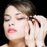 Kenali Berbagai Jenis dan Daya Tahan Eyeliner