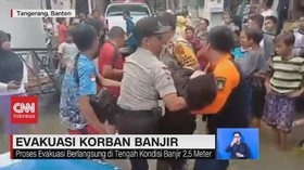 VIDEO: Evakuasi Korban Banjir di Tangerang