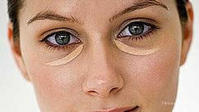 Concealer yang Tepat untuk Tutupi Dark Circle