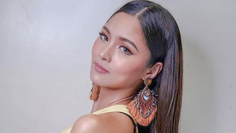 Mobil artis Filipina Kim Chiu ditembak oleh orang tak dikenal. Chiu mengaku tak punya musuh dan berpikir penembakan itu salah sasaran.