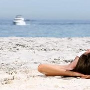 Produk Skincare yang Wajib Dibawa Saat ke Pantai