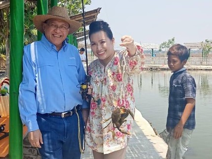 Apa Kabar Mario Teguh? Intip 7 Potretnya Bersama Sang Istri