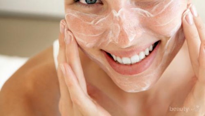 5 Scrub Terbaik Untuk Wajah