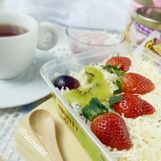Mencoba Diet Dengan Fruizzy Salad