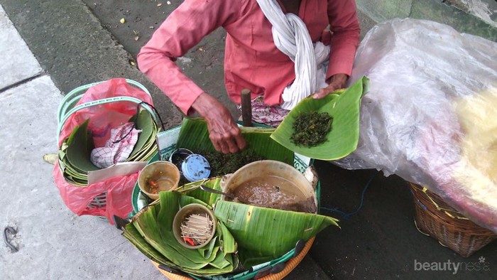 Pecel Semanggi: Kuliner Wajib di Surabaya