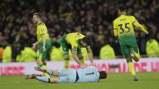 Tim Krul jadi pahlawan kemenangan Norwich City atas Tottenham Hotspur di babak 16 besar Piala FA.