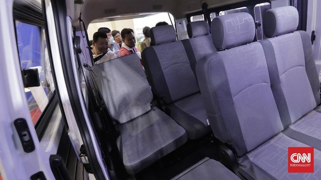 DFSK Gelora bersaing dengan Esemka Bima, Suzuki Carry, dan Isuzu Targa untuk model pikap.