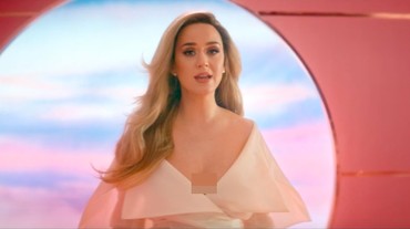 img-title Joget & Pamer Perut Buncit, Katy Perry Malah Disebut Pura-pura Hamil