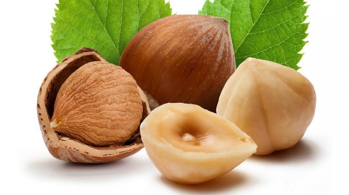 Cara Memanfaatkan Hazelnut Untuk Merawat Rambut