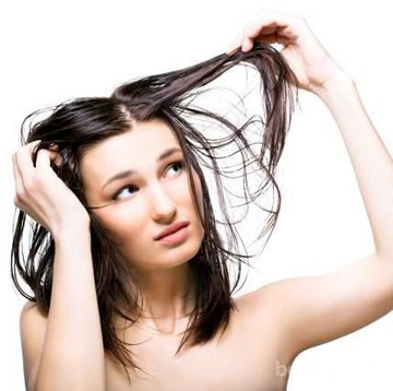 Atasi Rambut Lepek dengan Cara Mudah Ini