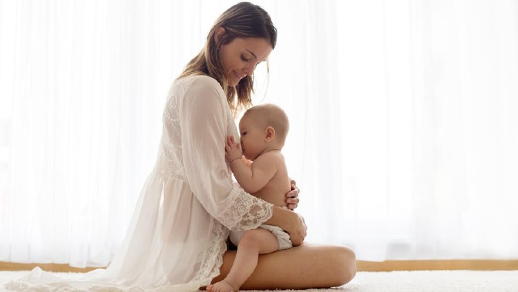 Menyusui bukan hanya tentang nutrisi, Bunda. Tapi juga kenyamanan yang luar biasa bagi seorang anak, hingga membuat si kecil kelak lebih percaya diri.