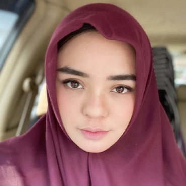 Gita Sinaga Pamer Berhijab, Netizen Sibuk Tanya Agama