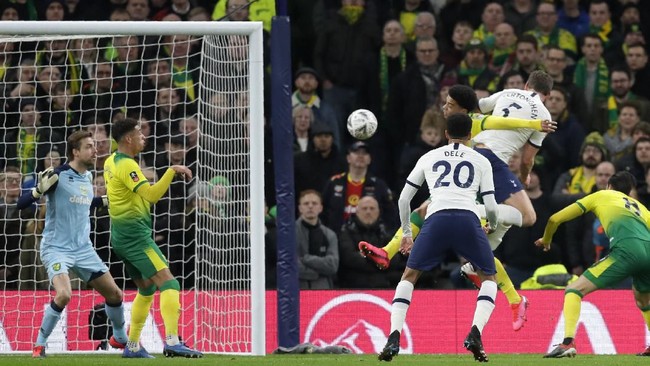 Tottenham Hotspur secara mengejutkan tersingkir dari Piala FA 2019/2020 usai dikalahkan Norwich City via drama adu penalti 2-3.