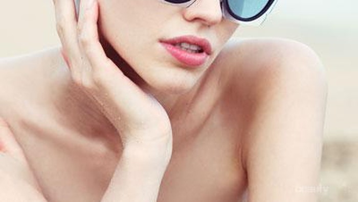 Bergaya dengan Sunglasses yang Tren di 2016