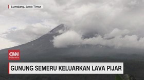 VIDEO: Gunung Semeru Keluarkan Lava Pijar