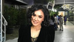 Yuni Shara Asyik Berjemur, Penampilan Cetarnya Bikin Netizen Salah Fokus