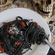 Tren Makanan Berwarna Hitam yang Menyehatkan