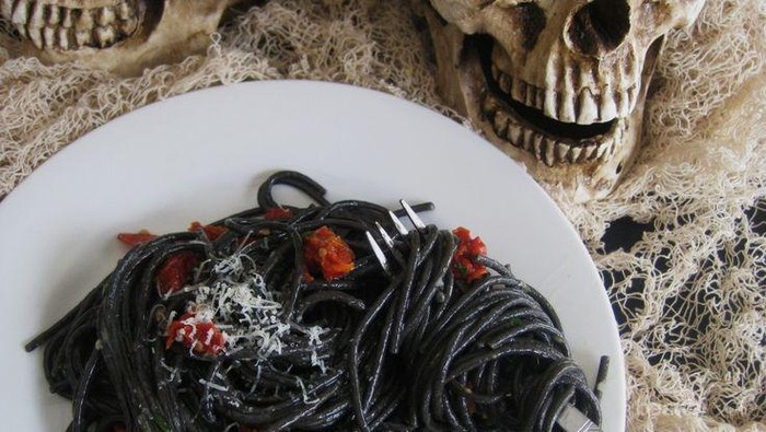 Tren Makanan Berwarna Hitam yang Menyehatkan