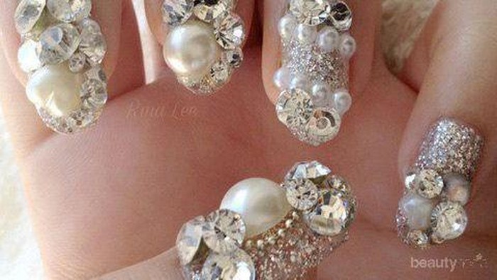Inspirasi Nail Art Mutiara yang Cantik & Elegan