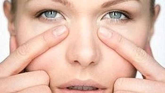 Kosmetik Tepat Untuk Menutupi Mata Panda