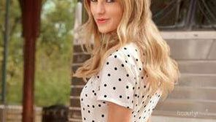 Mix n Match Gaya Kasual ala Taylor Swift