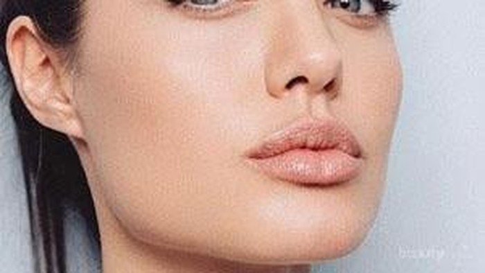 Tutorial Cat Eye dengan Eyeliner