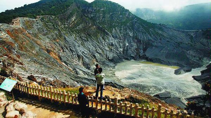 10 Tempat Wisata Paling Populer di Jawa Barat