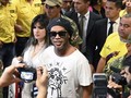Ronaldinho Diamankan Polisi karena Paspor Palsu