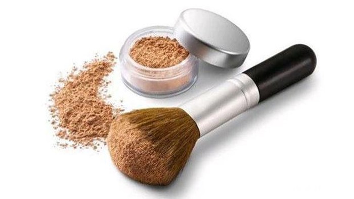 [FORUM] Lebih suka pakai bedak dengan brush atau beauty spons?