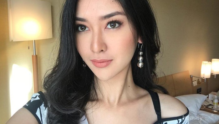 Sering Tampil Memukau, Ini Wajah Asli Kevin Lilliana Saat Tak Pakai Make Up!