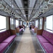 Ada yang punya pengalaman enggak naik kereta commuter line?